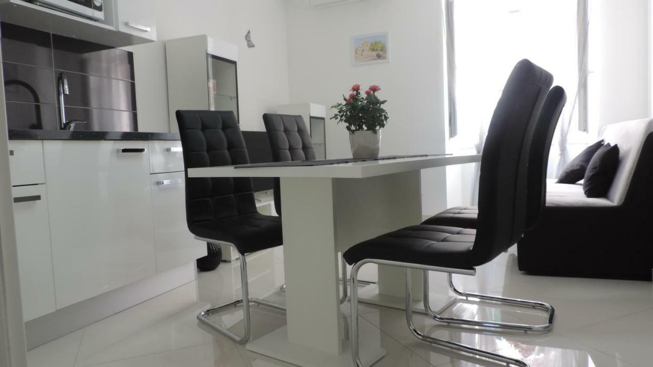 Apartment & Room Ivan ชิเบนิก ภายนอก รูปภาพ