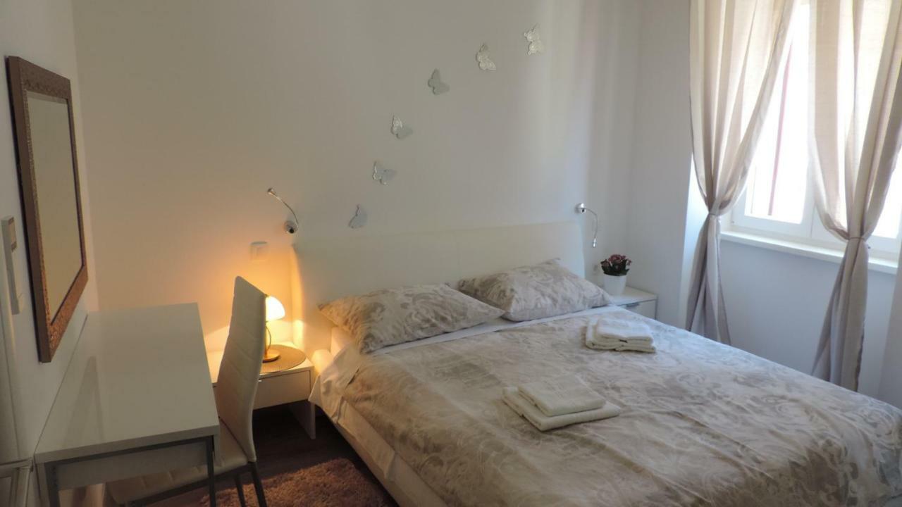 Apartment & Room Ivan ชิเบนิก ภายนอก รูปภาพ